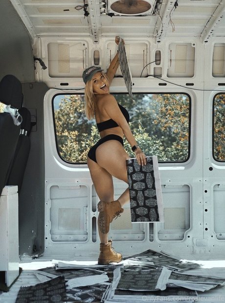 squirt onlyfans hot pic