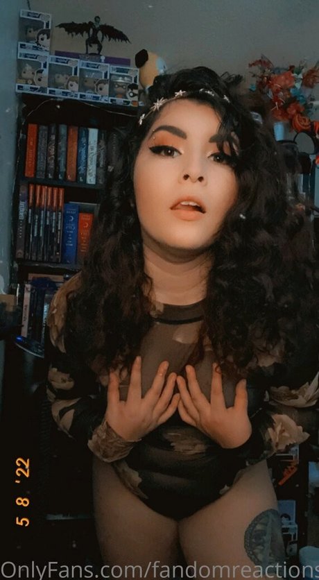 FandomReactions star naked img