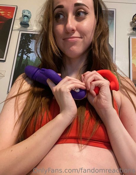 FandomReactions model free pic