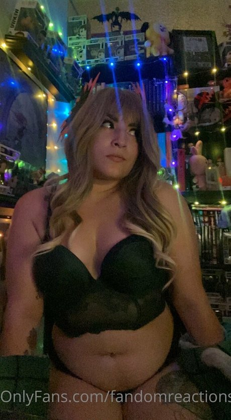 FandomReactions pornographic model img