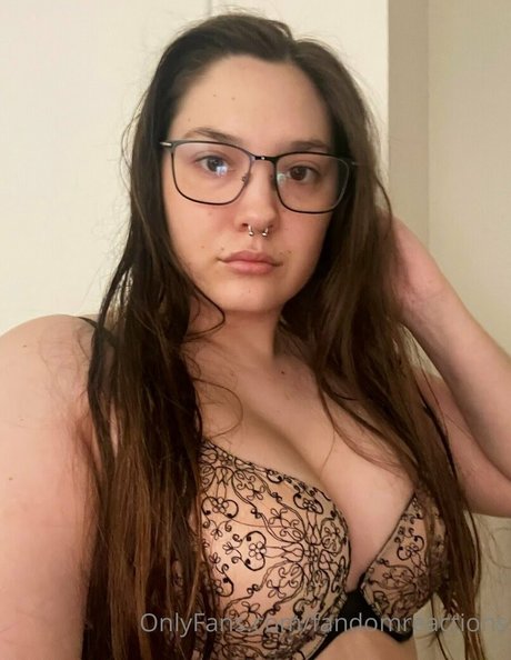 FandomReactions pretty star img