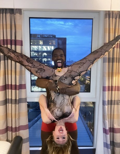 saskiaafterdark nude star photos