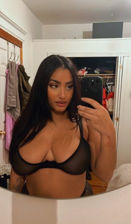 Curlygardens model perfect pictures