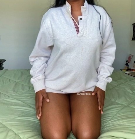 HardForDemi nudes star picture