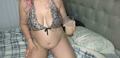 Agirlwholikestoeat star high quality image