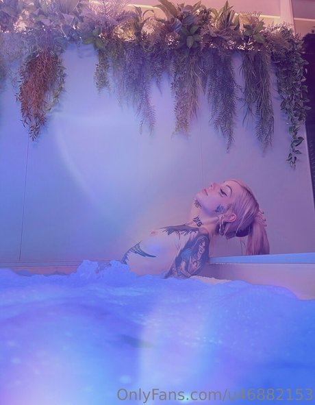 AlienxBaby pornographic model photos