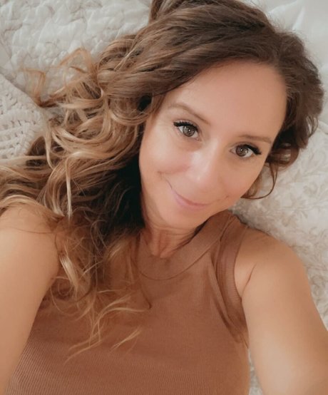 Sweettonii naked actress pics