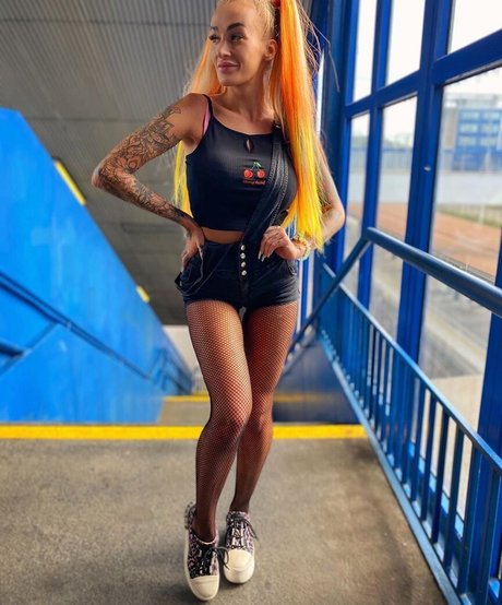 Daisy Lee pretty model pic