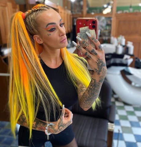 Daisy Lee model porn pic