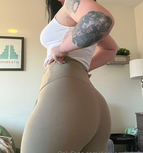 Deavan Clegg star free pictures