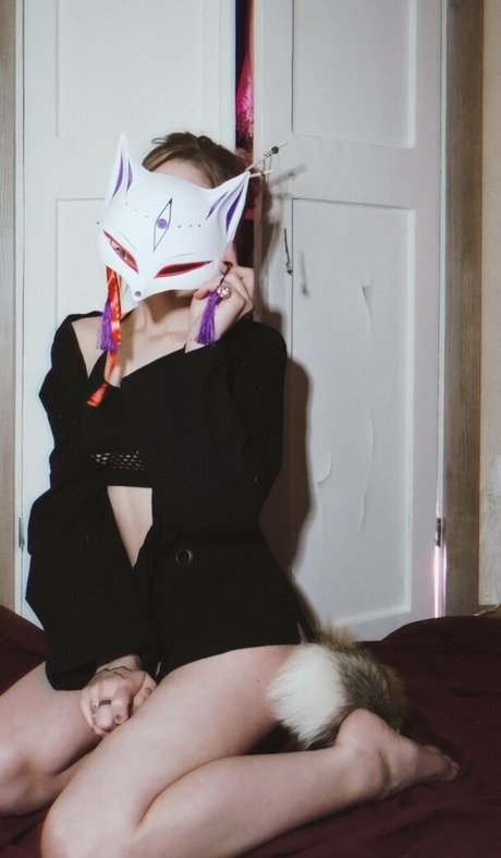 Lana Delmar model adult pic