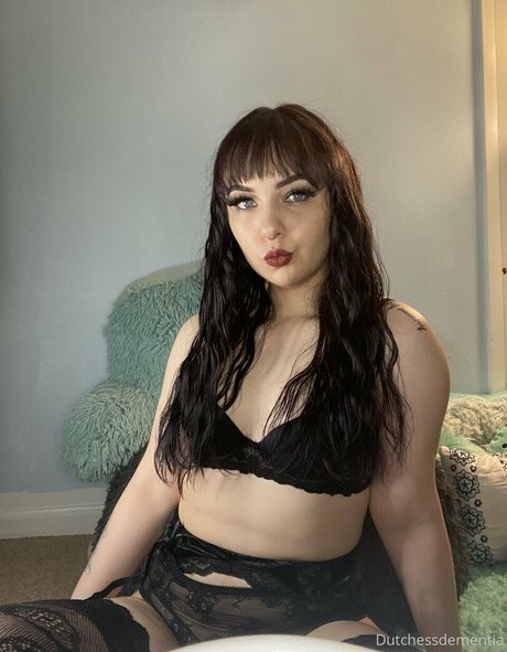 Dutchess Dementia beautiful pornstar img