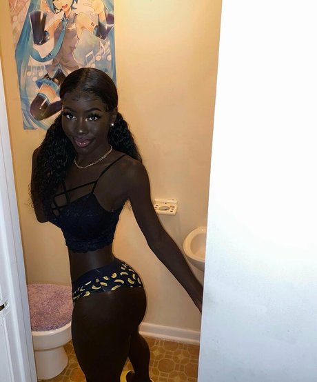 Lazelle Doll model pretty image