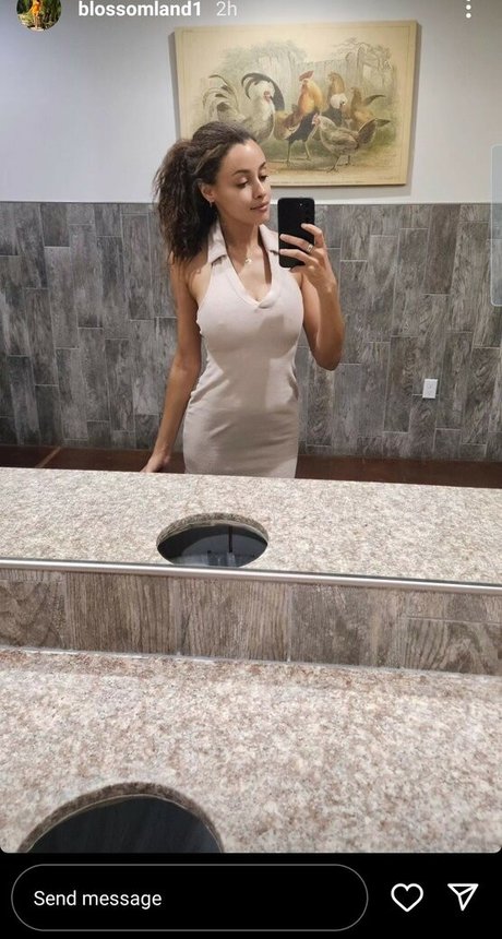 Daisey Wilks Blossoms sexy actress pic