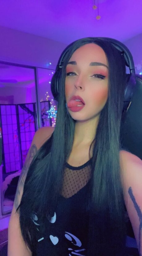 MrsViolence star porn photo