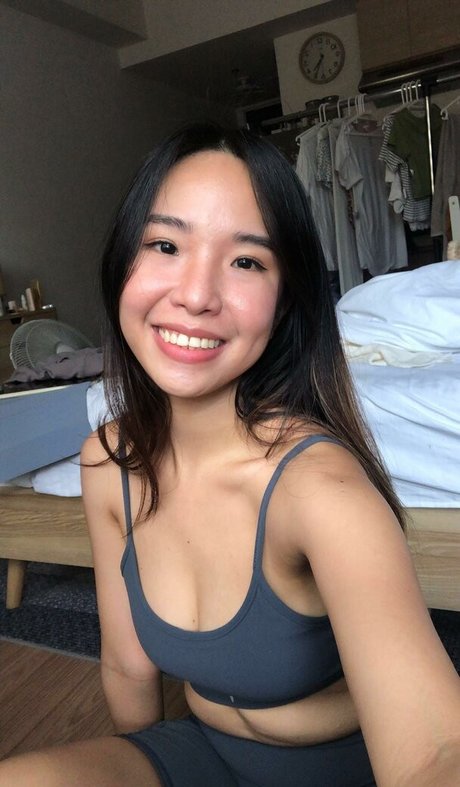 troughawee erotic model image