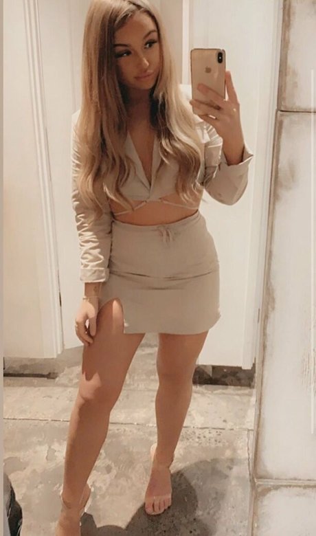 Chloe Harness pretty star pictures