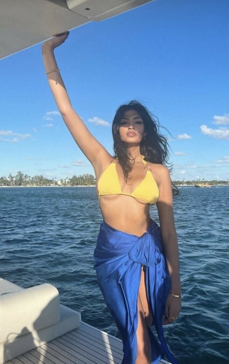 Shreya Arun model perfect photo