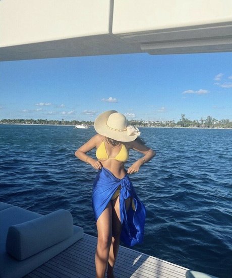 Shreya Arun top actress images