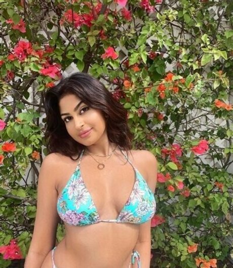 Shreya Arun star pretty pic