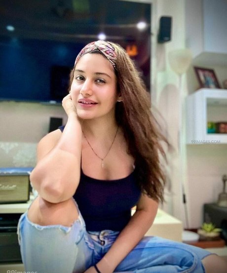 Surbhi Chandna nude star photos