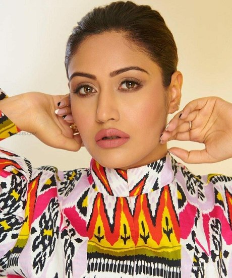 Surbhi Chandna model naked photo