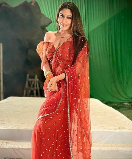 Surbhi Chandna Profile pic