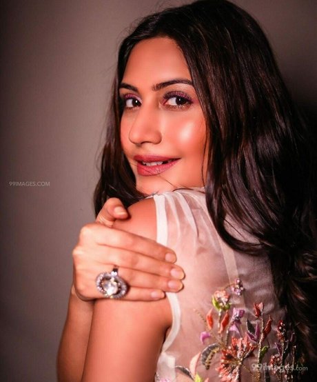 Surbhi Chandna model naked photos