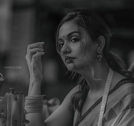 Divya Agarwal star exclusive pic