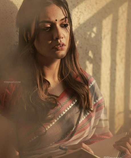 Divya Agarwal art model pics