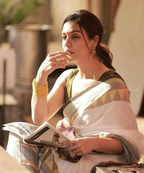 Divya Agarwal free actress galleries