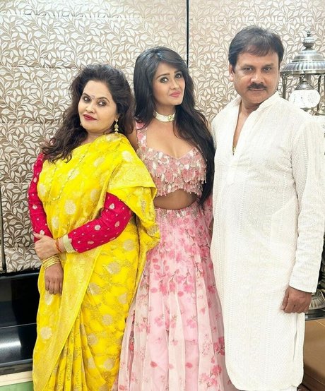 Kanchi Singh model hot img