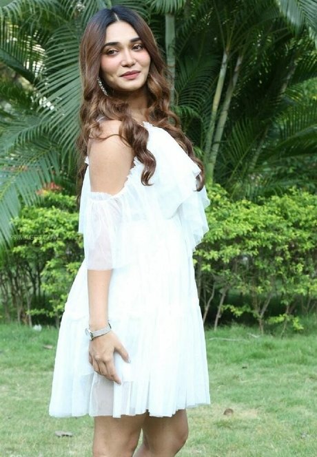 Jenifer Emmanuel model pretty archive