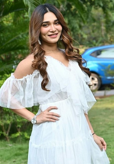 Jenifer Emmanuel hd actress photos