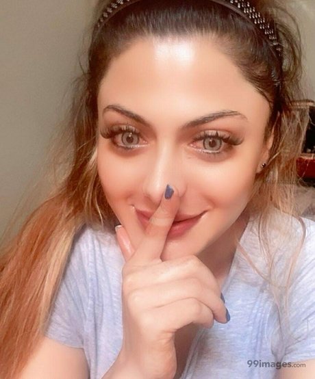 Suhaani Laskar naked model pictures