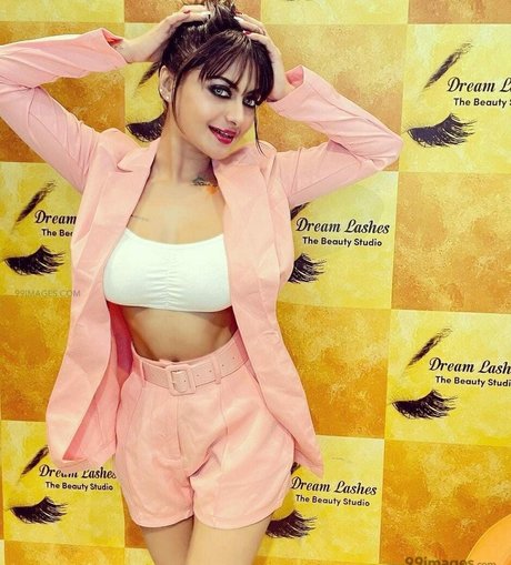 Suhaani Laskar top model picture