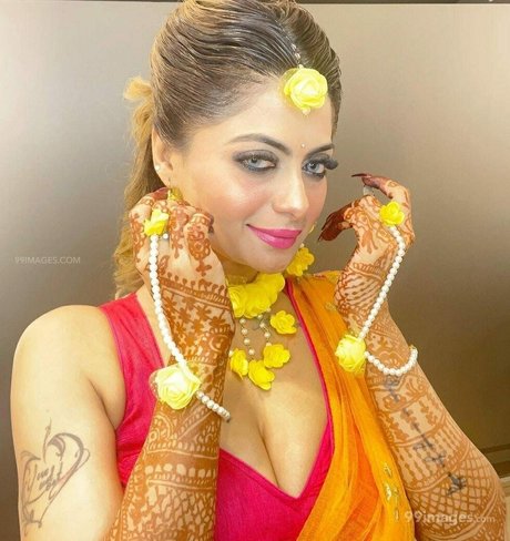 Suhaani Laskar star naked photos