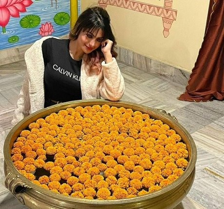 Suhaani Laskar adult model pic