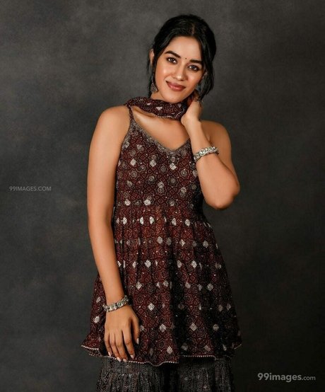 Mirnalini Ravi star sexy gallery