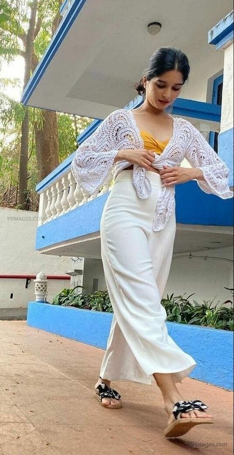 Bhavika Sharma model nude pics