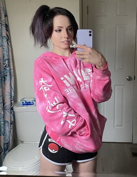 Charleemanderz star adult picture