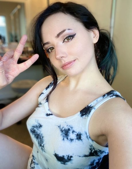 Charleemanderz pretty pornstar img