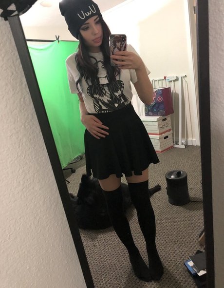 Charleemanderz pornstar pretty img