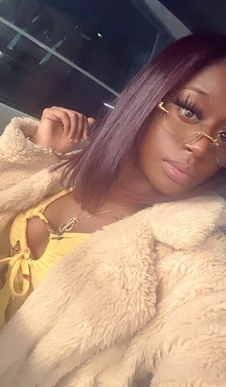 Lola B Tango star high quality galleries