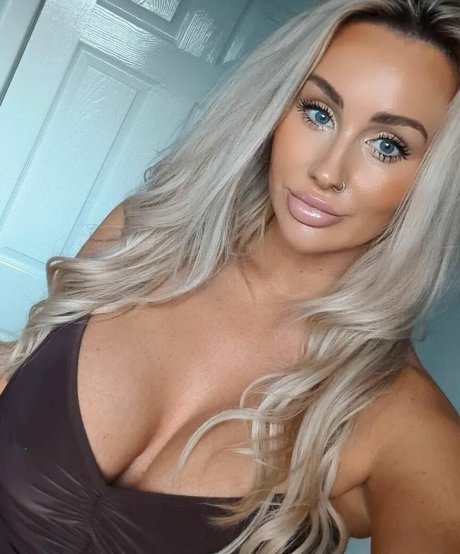 Stephanie Low adult star img