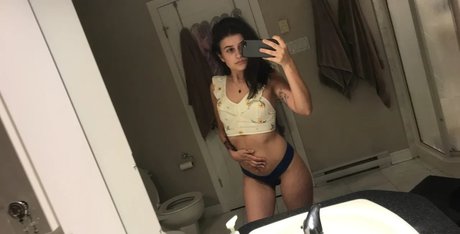 Jencion erotic model img