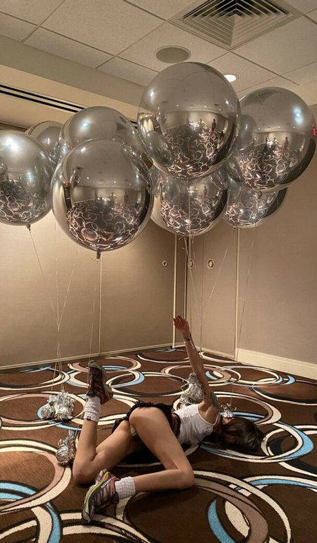 Liz Lee star top galleries