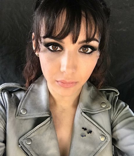 Hannah Marks nudes actress photos
