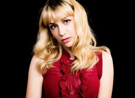 Hannah Marks star pretty photos