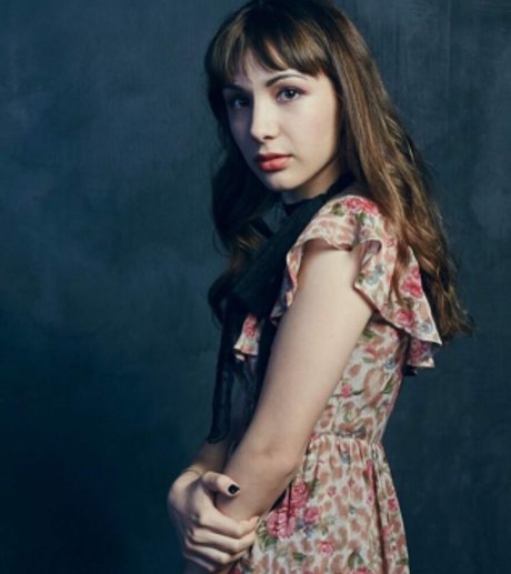 Hannah Marks exclusive star photos